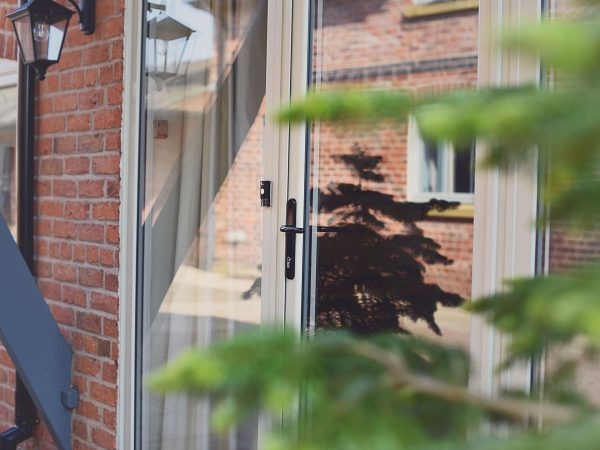 Aluminium single glazed doors