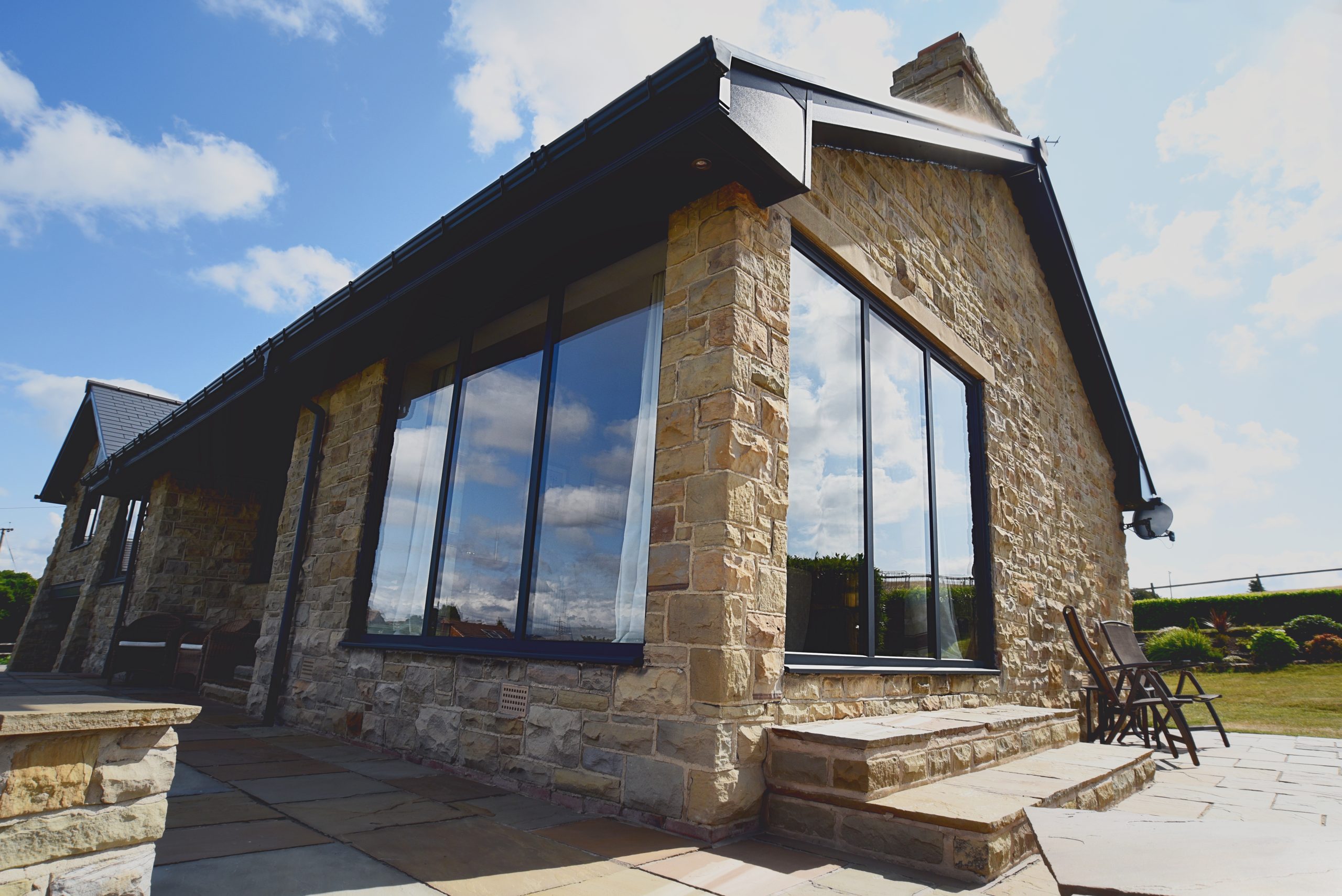 Aluminium bi-fold doors and windows in Wendy's kitchen diner, Brighouse, bring modern style and natural light