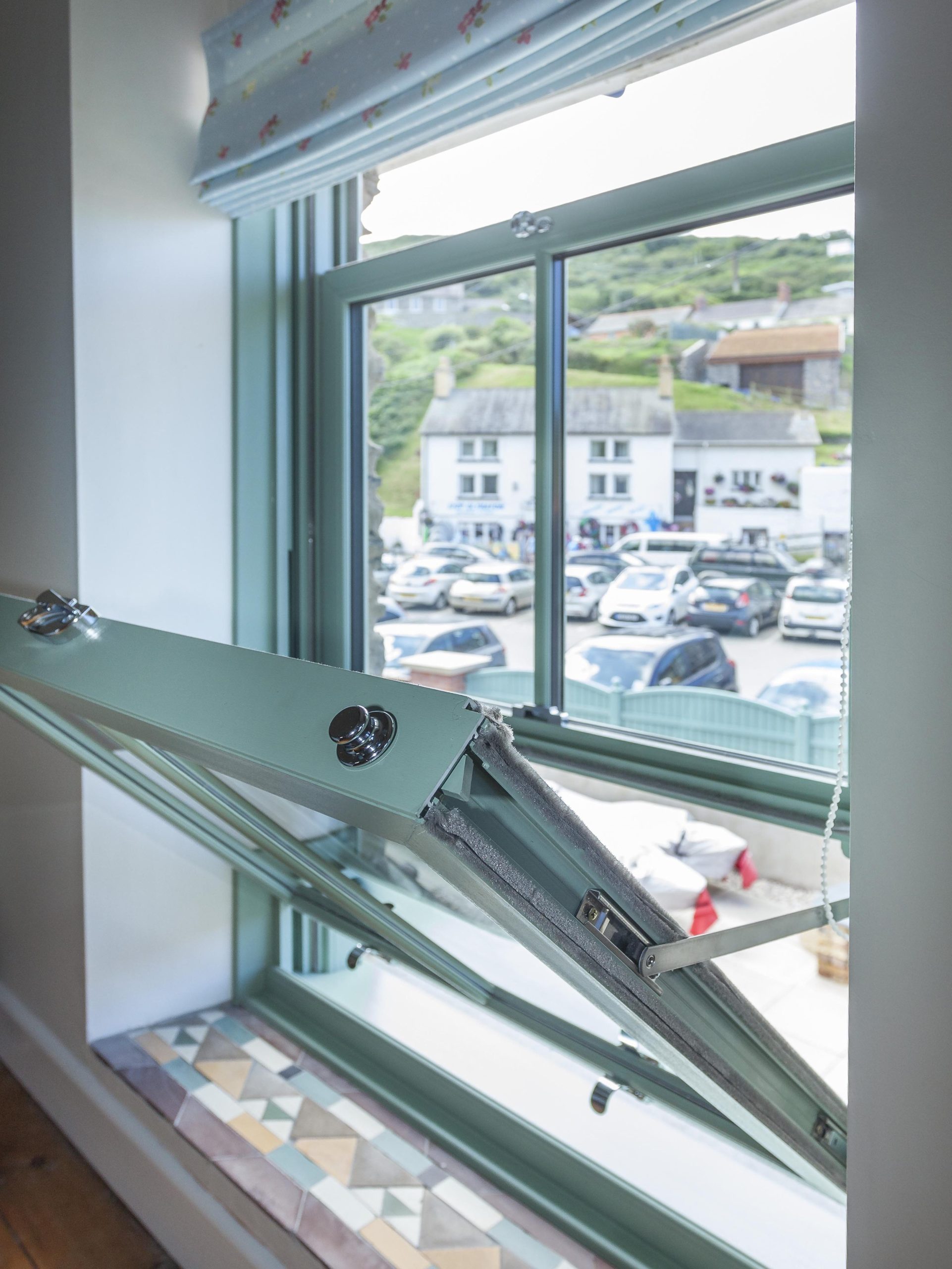Customisable sliding sash windows 
