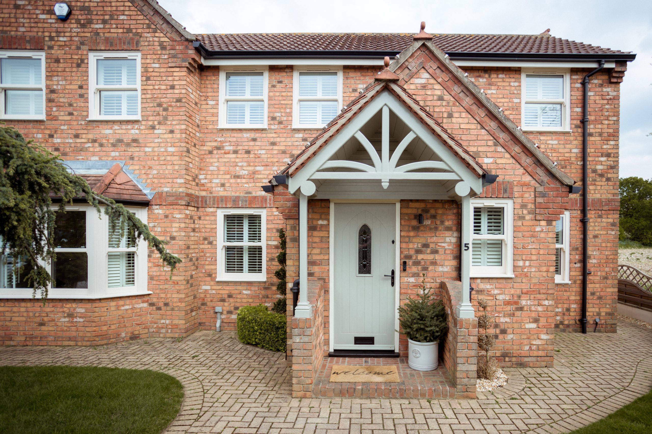 Insight into Highseal Manufacturing's commitment to quality as they installed Quickslide's Legacy sliding sash windows